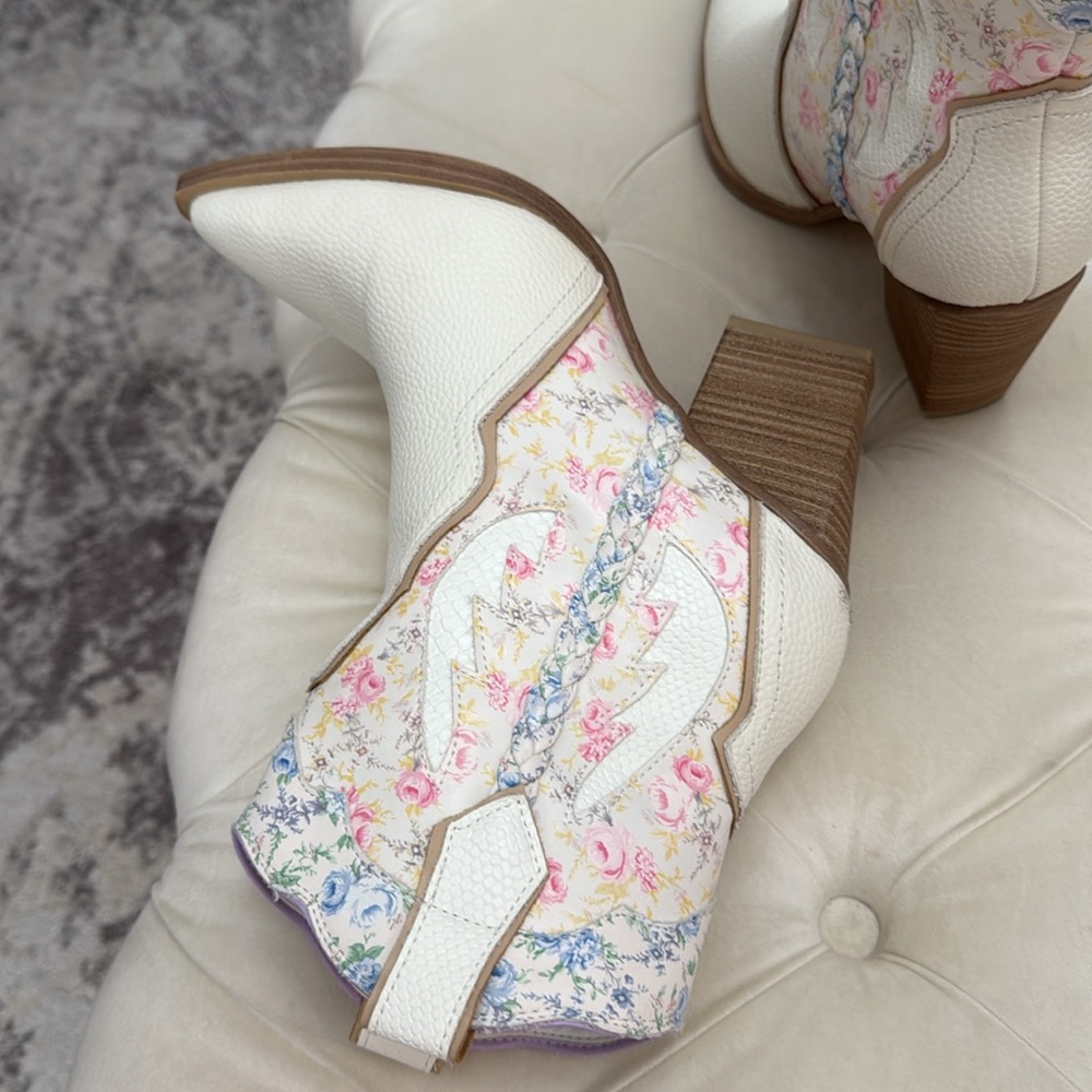 ALTAR’D state (MIA)  FLORAL BOOTS SIZE 6.5 Floral Cream  Boots - Picture 10 of 17